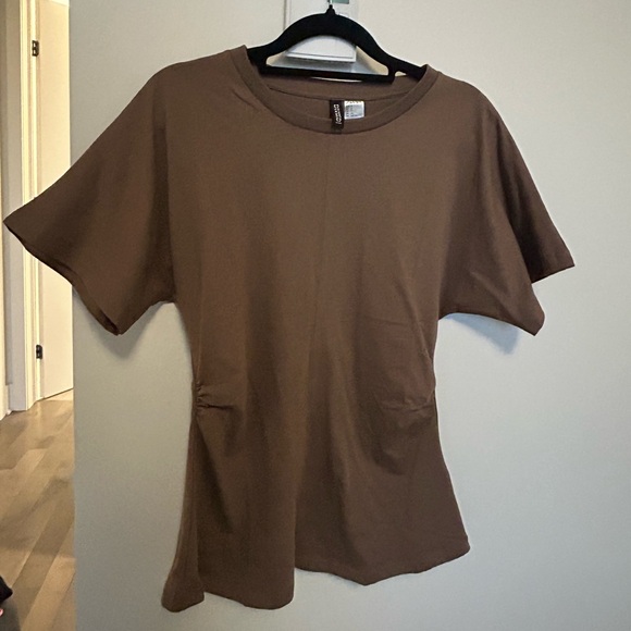 H&M Ruched Tshirt - Picture 2 of 2